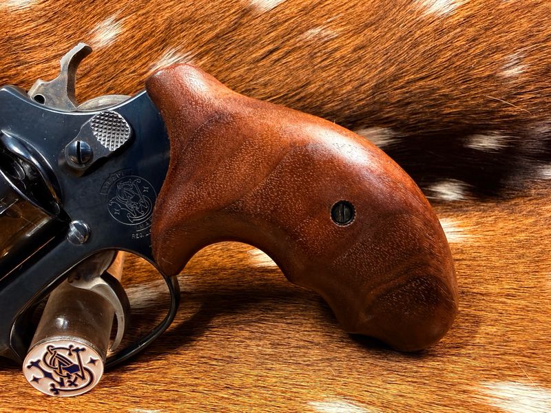 Smith & Wesson High Grade Walnut Grips (J Frame Boot Grip Extended Finger Groove)