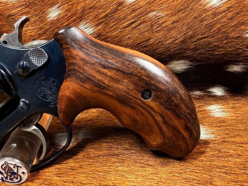 Smith & Wesson High Grade Walnut Grips (J Frame Boot Grip Extended Finger Groove)