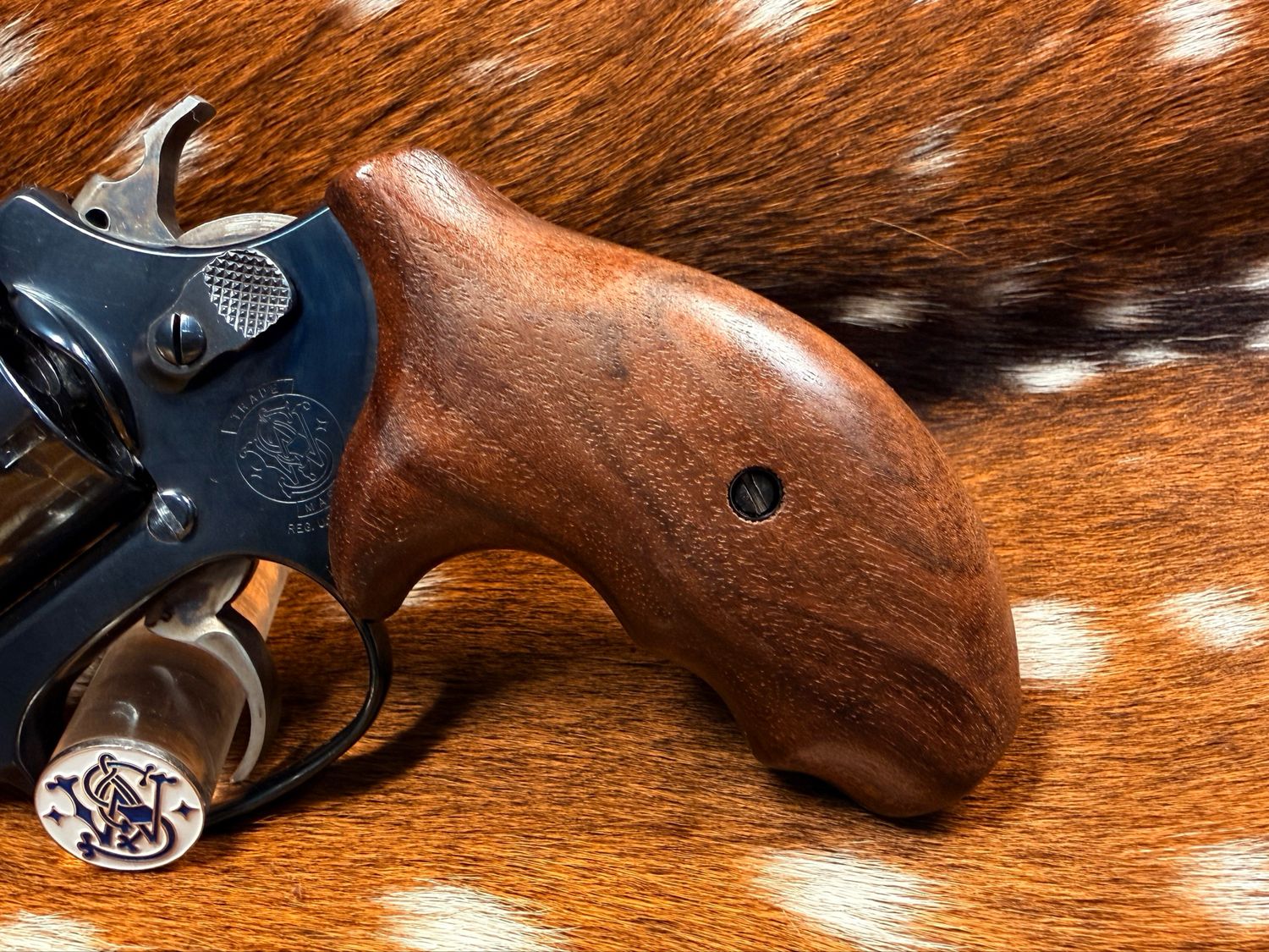 Smith & Wesson High Grade Walnut Grips (J Frame Boot Grip Extended Finger Groove)
