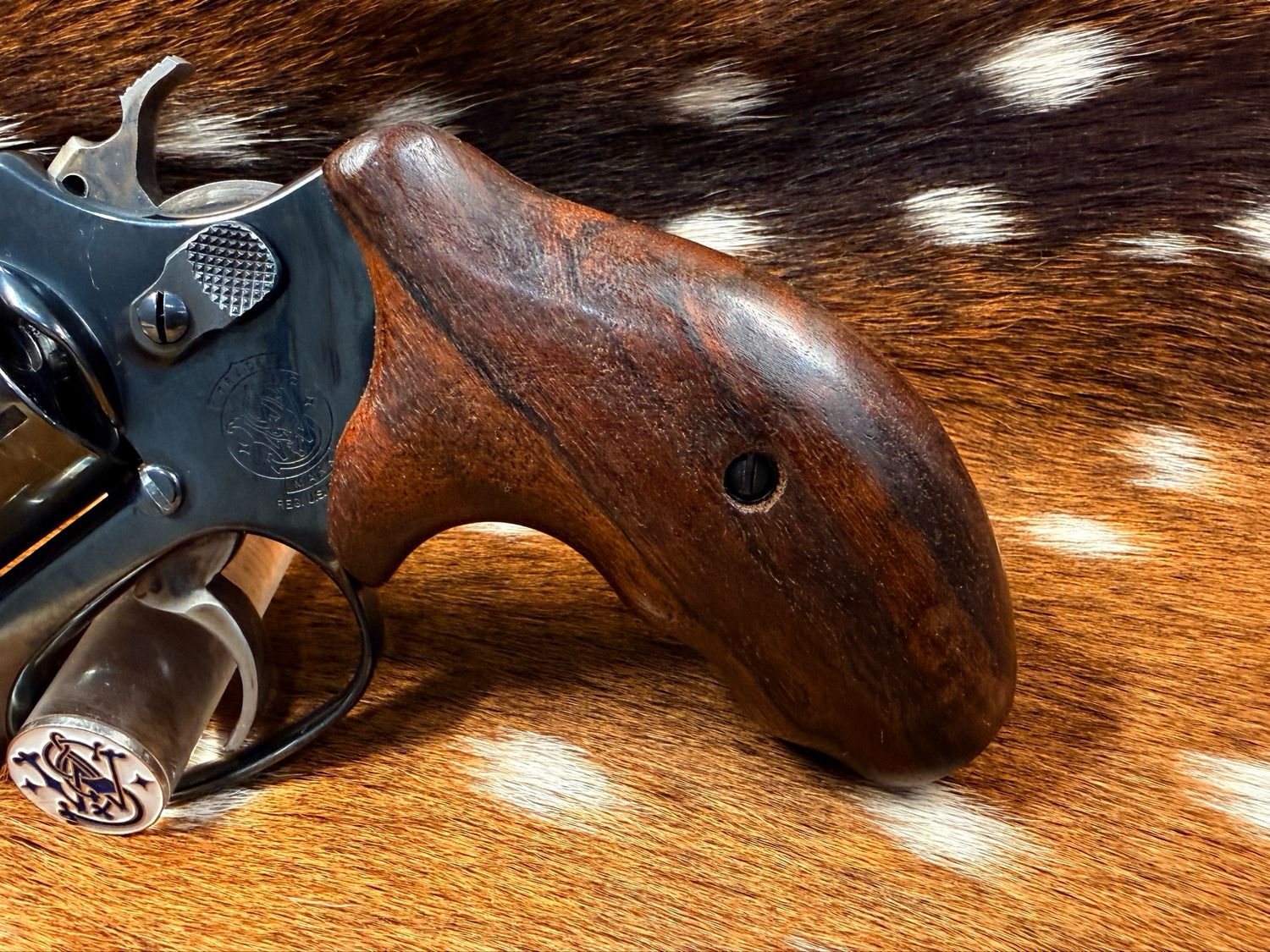 Smith & Wesson High Grade Walnut Grips (J Frame Boot Grip Extended Finger Groove)