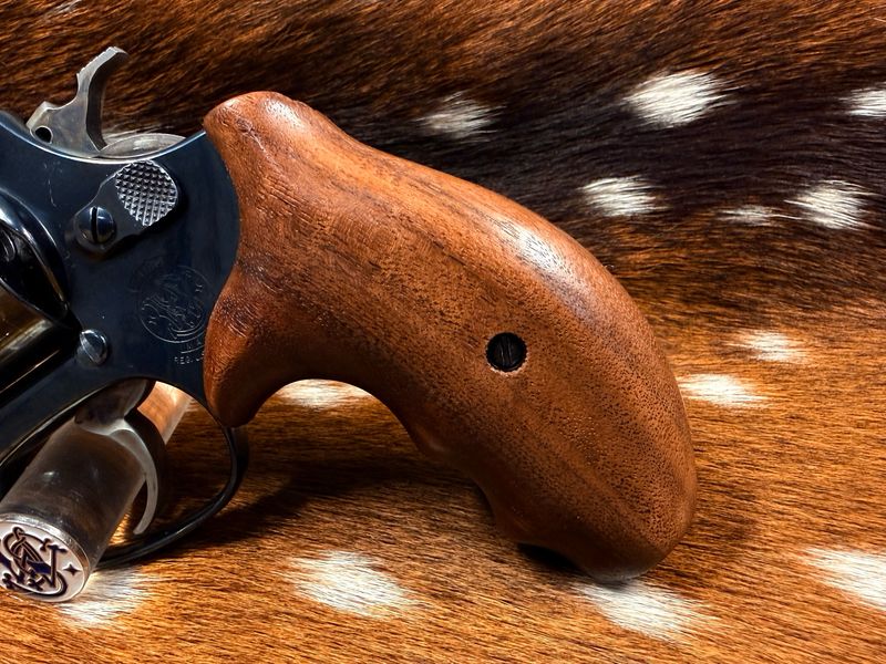 Smith & Wesson High Grade Walnut Grips (J Frame Boot Grip Extended Finger Groove)