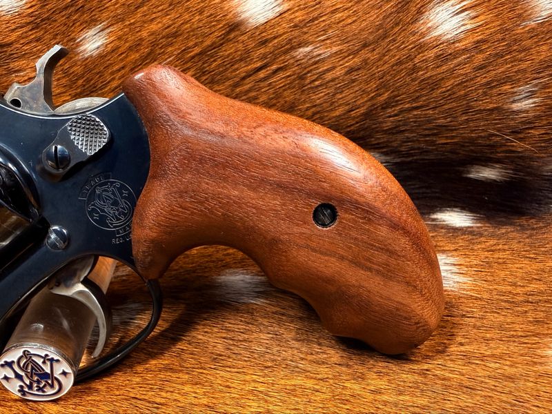Smith & Wesson High Grade Walnut Grips (J Frame Boot Grip Extended Finger Groove)