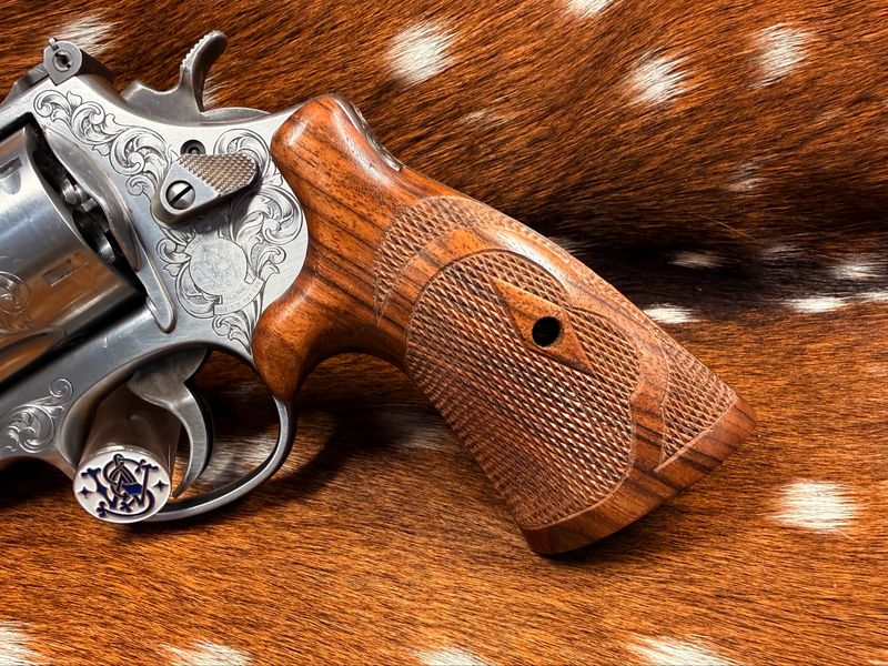 TGW Hand Checkered Bear Hug Ropers (N Frame - Round Butt)