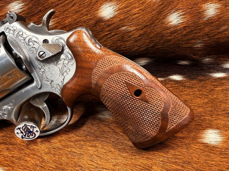 TGW Hand Checkered Bear Hug Ropers (N Frame - Round Butt)