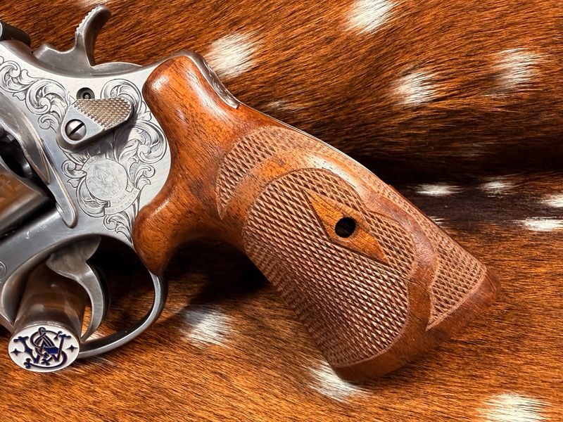 TGW Hand Checkered Bear Hug Ropers (N Frame - Round Butt)