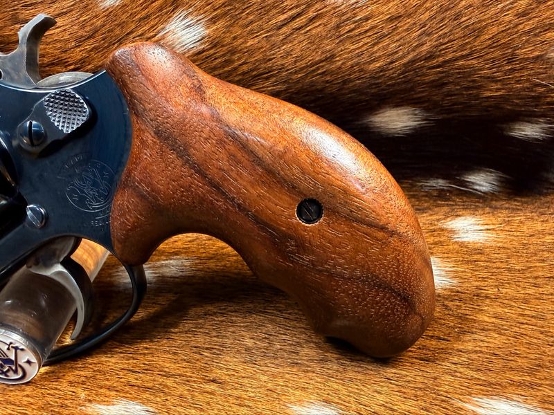 Smith & Wesson High Grade Walnut Grips (J Frame Boot Grip Extended Finger Groove)