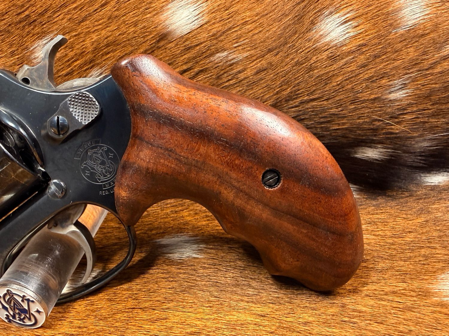 Smith & Wesson High Grade Walnut Grips (J Frame Boot Grip Extended Finger Groove)