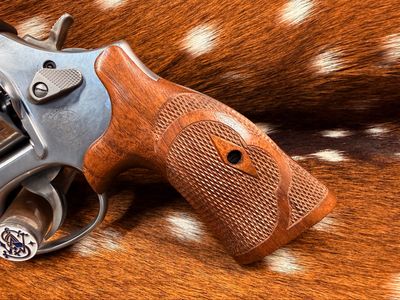 TGW Hand Checkered Bear Hug Ropers (K Frame - Round Butt)