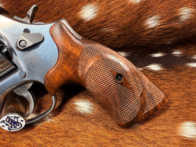 TGW Hand Checkered Bear Hug Ropers (K Frame - Round Butt)