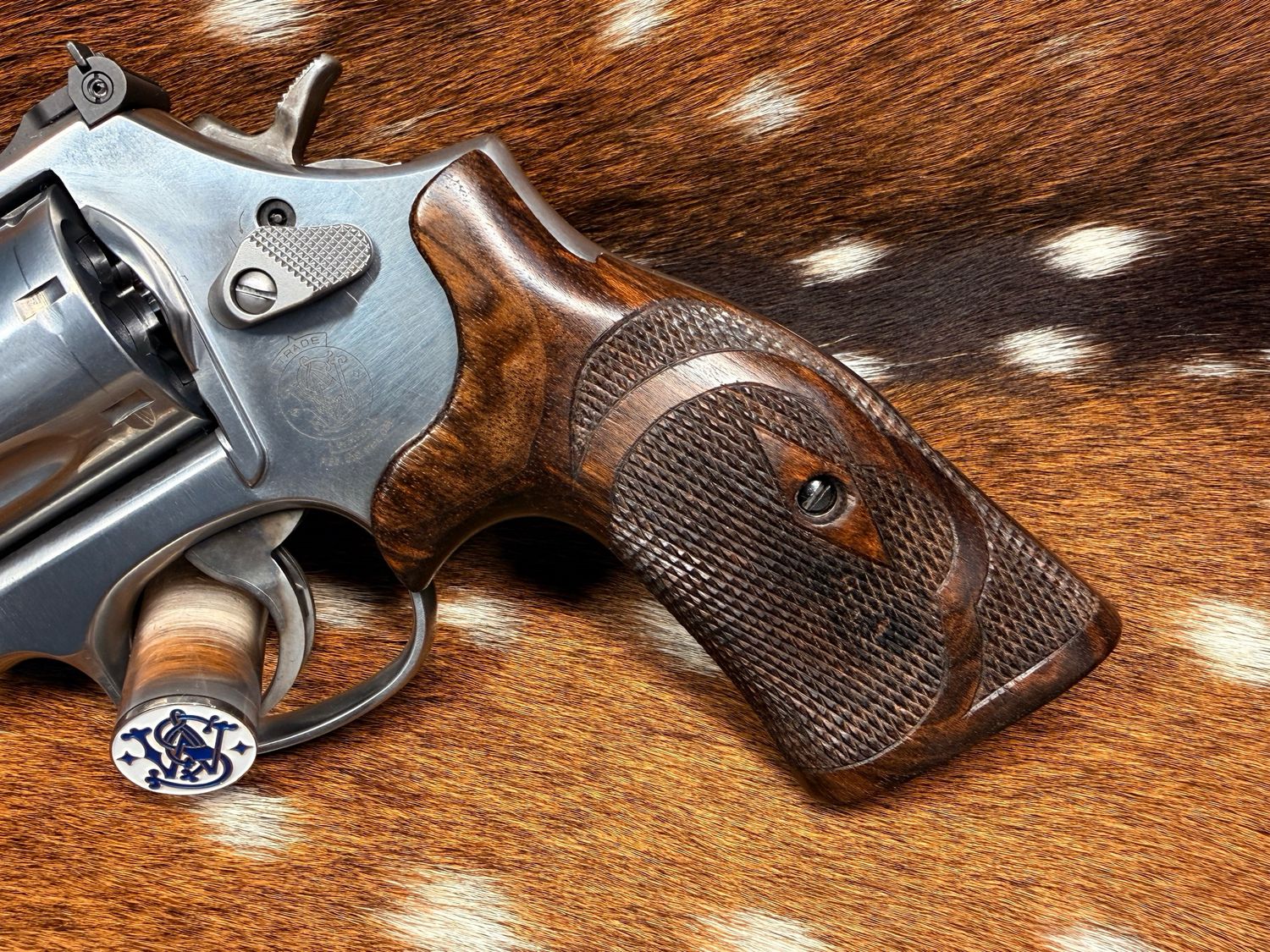 TGW Hand Checkered Bear Hug Ropers (K Frame - Round Butt)