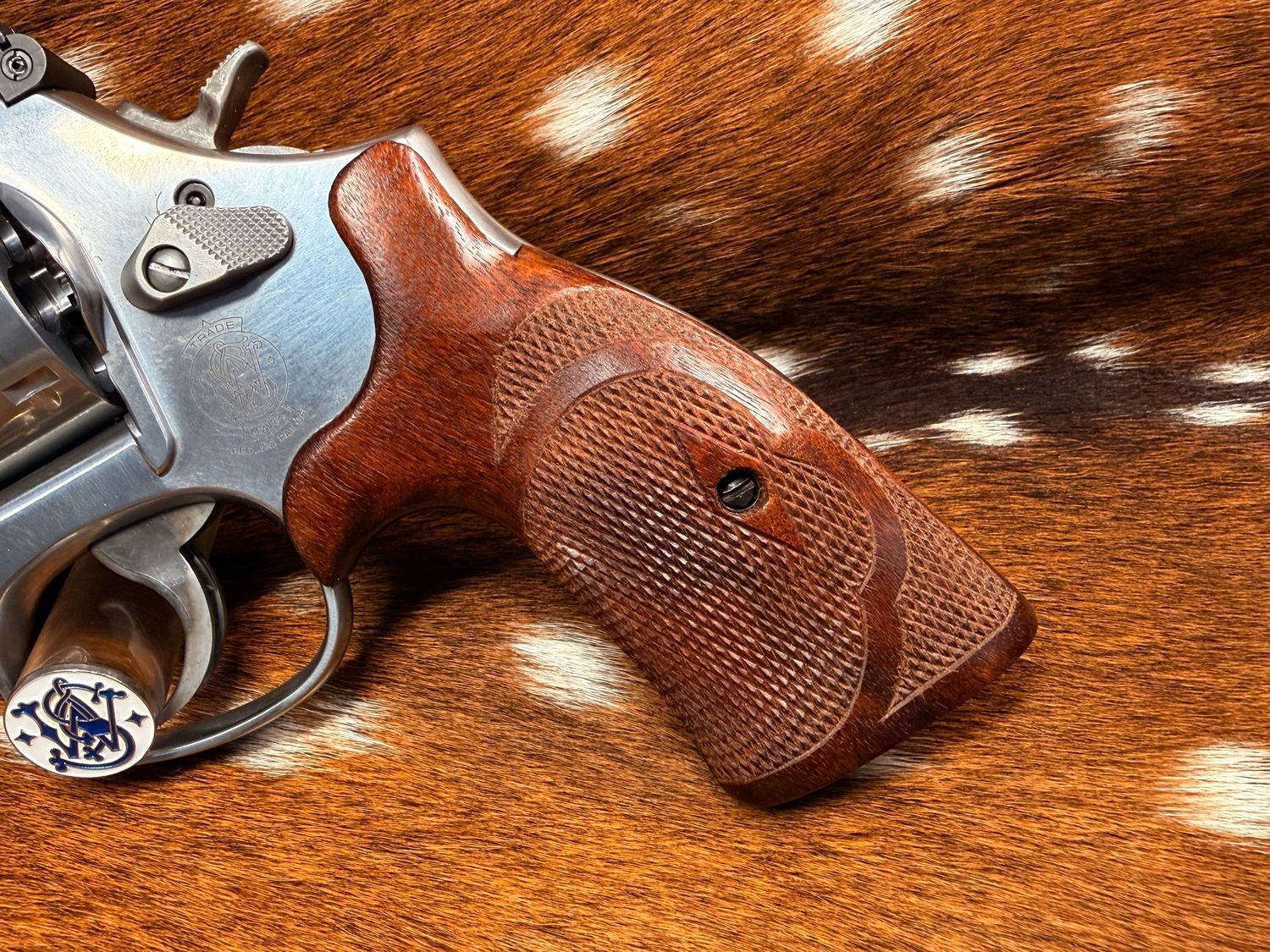 TGW Hand Checkered Bear Hug Ropers (K Frame - Round Butt)