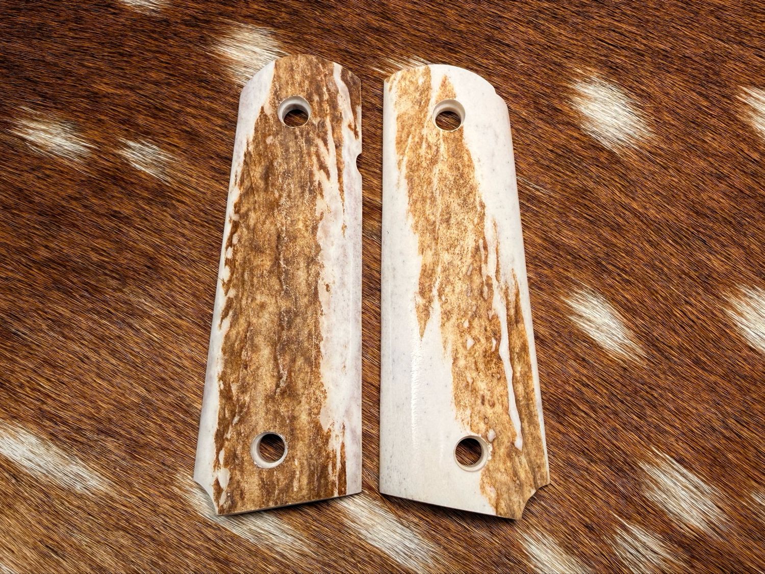 Traditional 1911 Stag Grips