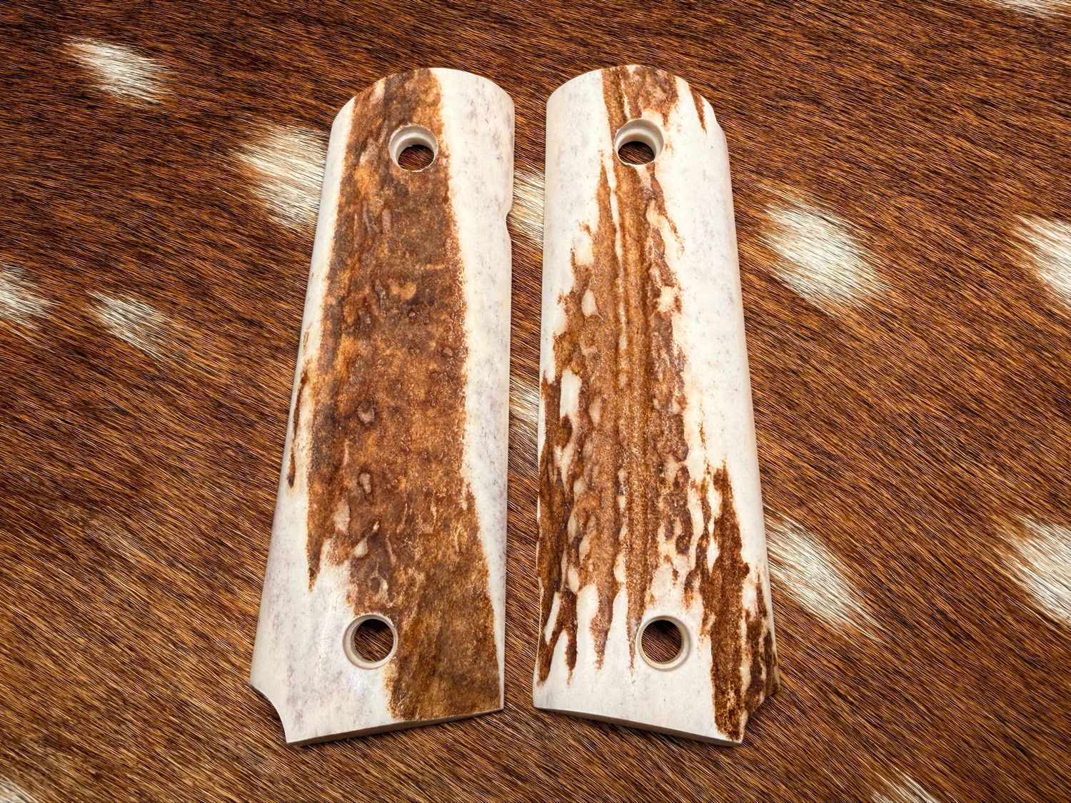 Traditional 1911 Stag Grips Traditional 1911 Stag Grips