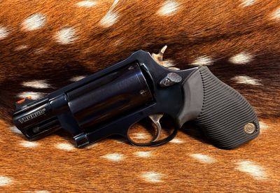 Taurus Public Defender Polymer .45 Colt / .410 Bore Taurus Public Defender Polymer .45 Colt / .410 Bore