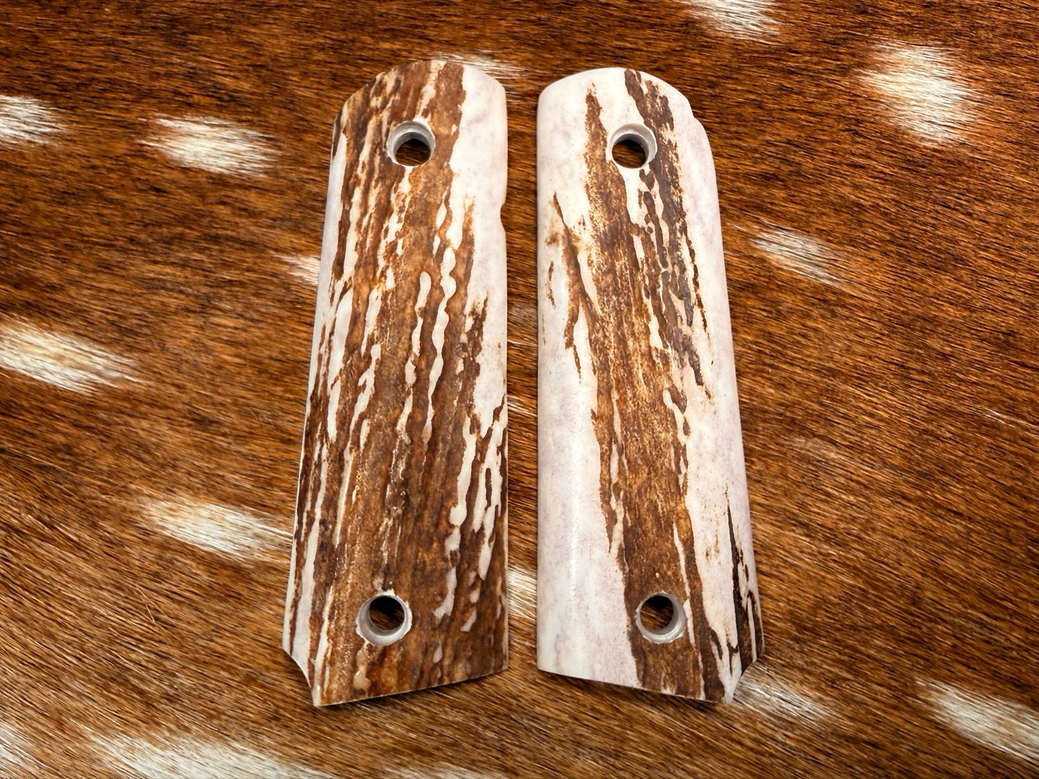 Traditional 1911 Stag Grips