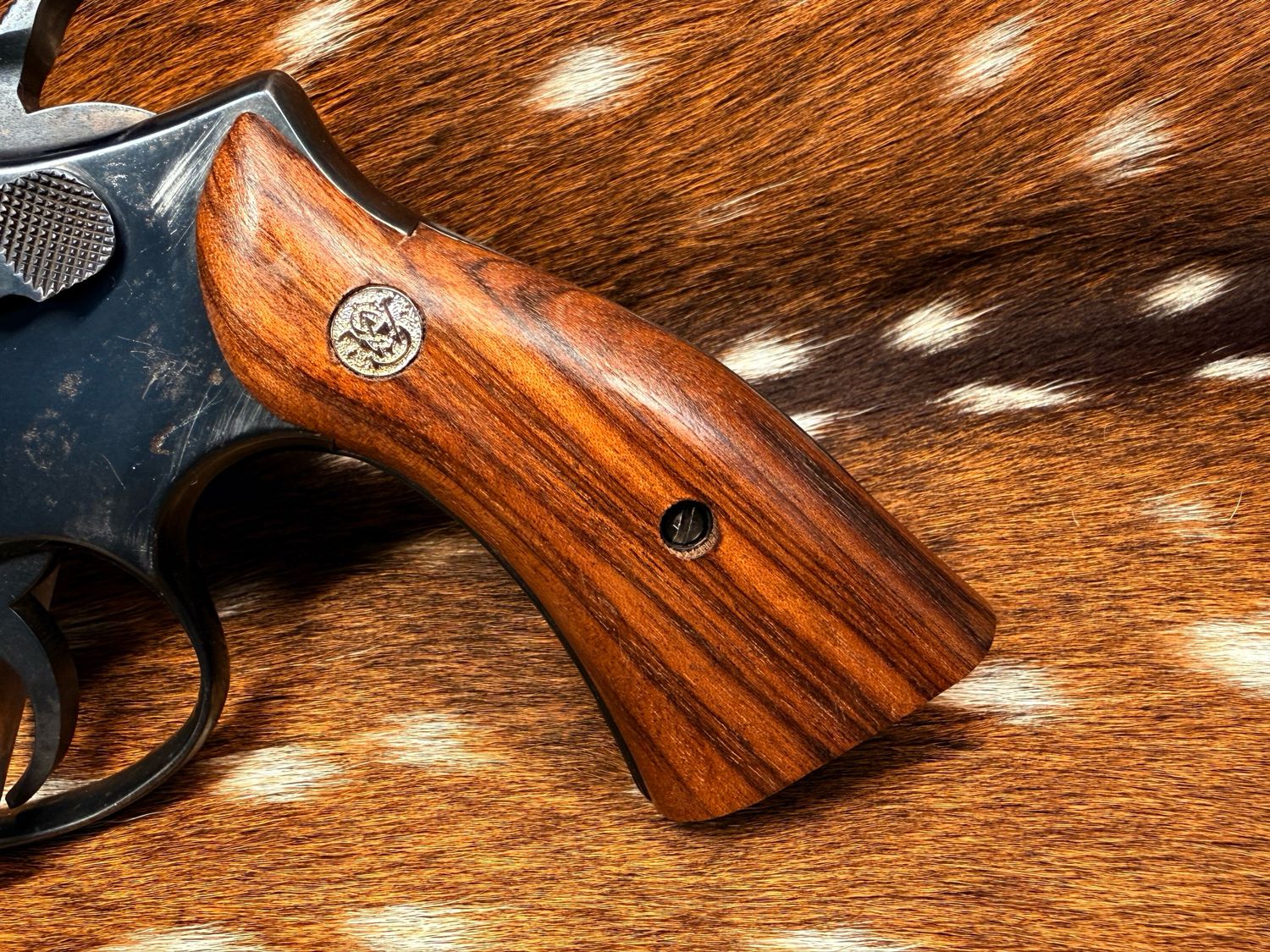 Smith & Wesson High Grade Walnut Magna Grips (Square K Frame)
