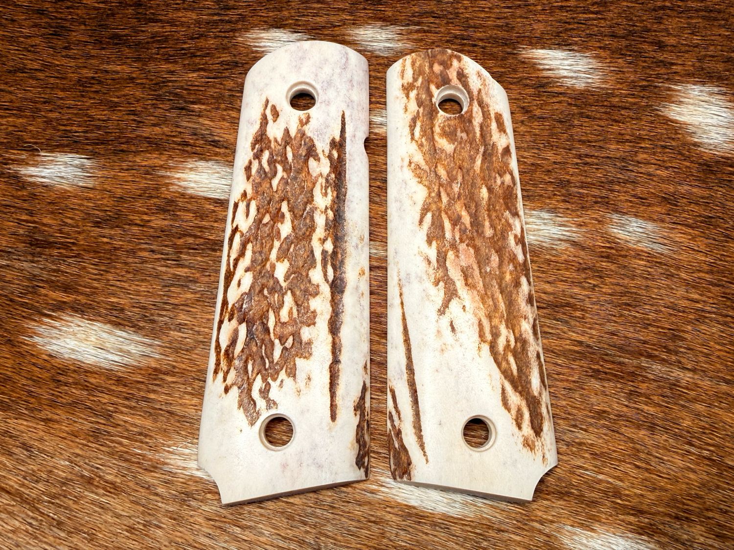 Traditional 1911 Stag Grips Traditional 1911 Stag Grips