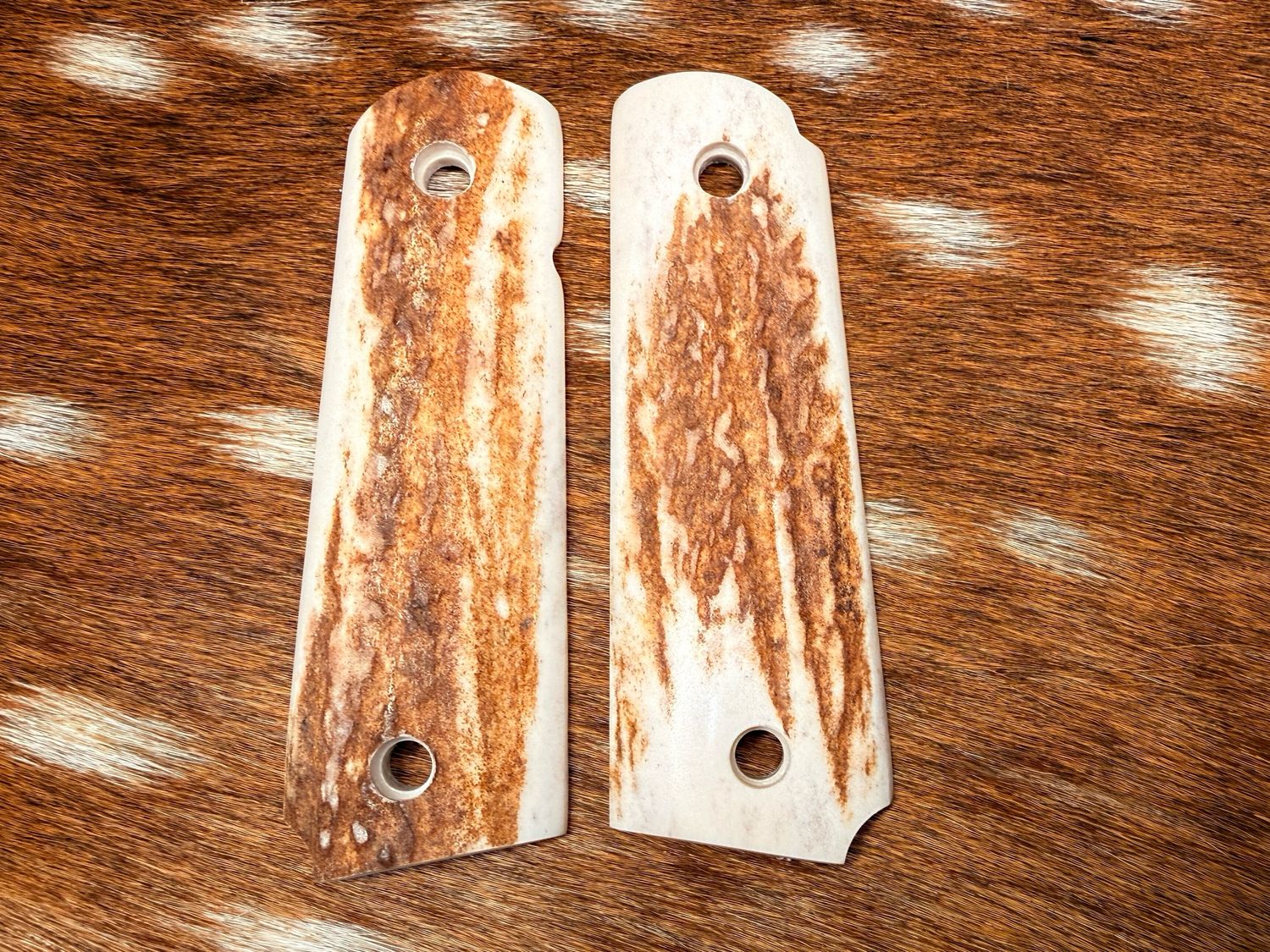 Traditional 1911 Stag Grips