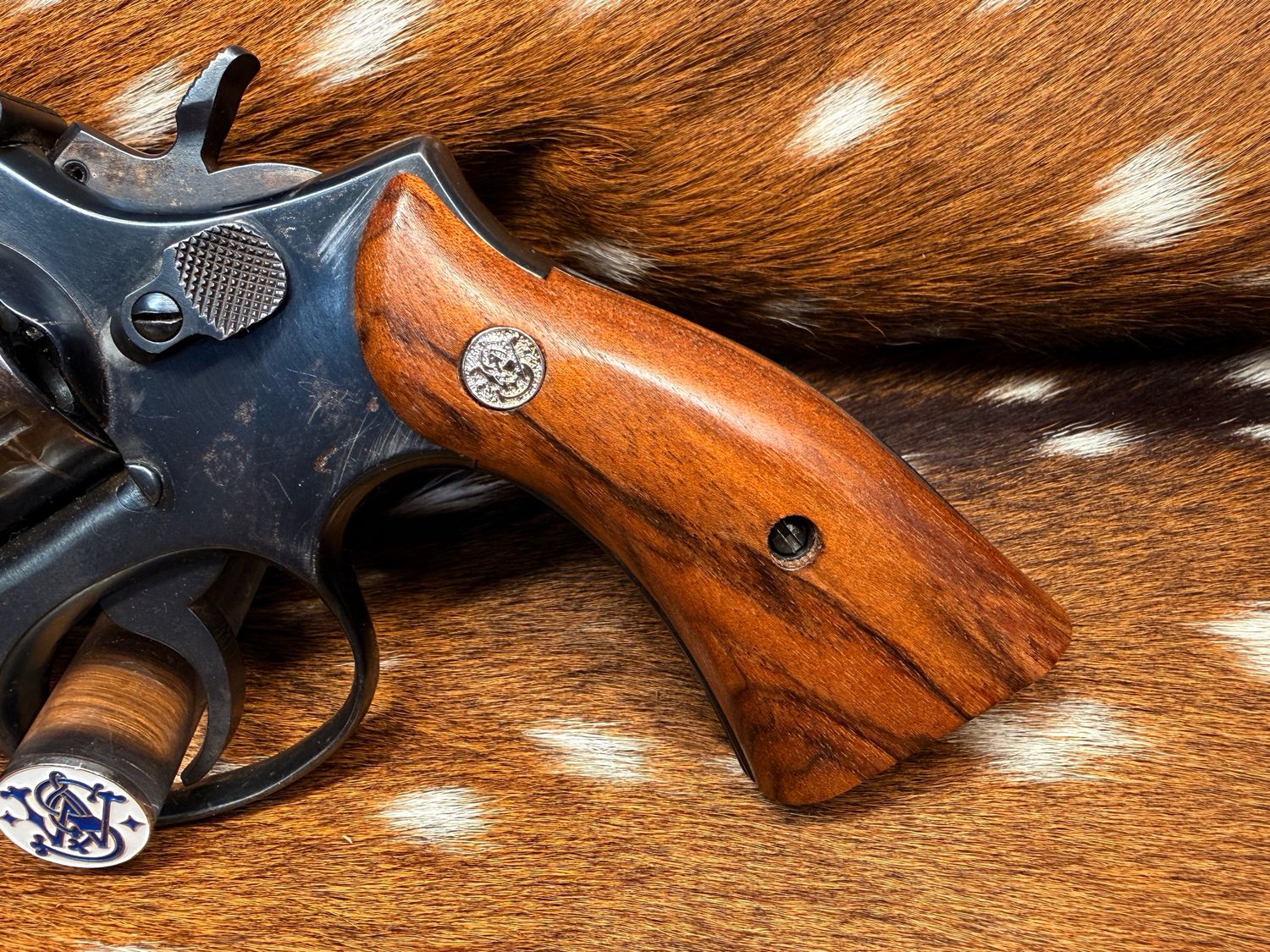 Smith & Wesson High Grade Walnut Magna Grips (Square K Frame)