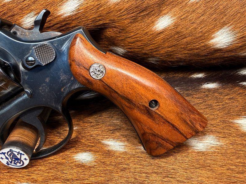 Smith & Wesson High Grade Walnut Magna Grips (Square K Frame)