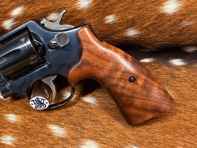Smith & Wesson High Grade Walnut S&W Bear Hug Grips (SQUARE K/L FRAME)