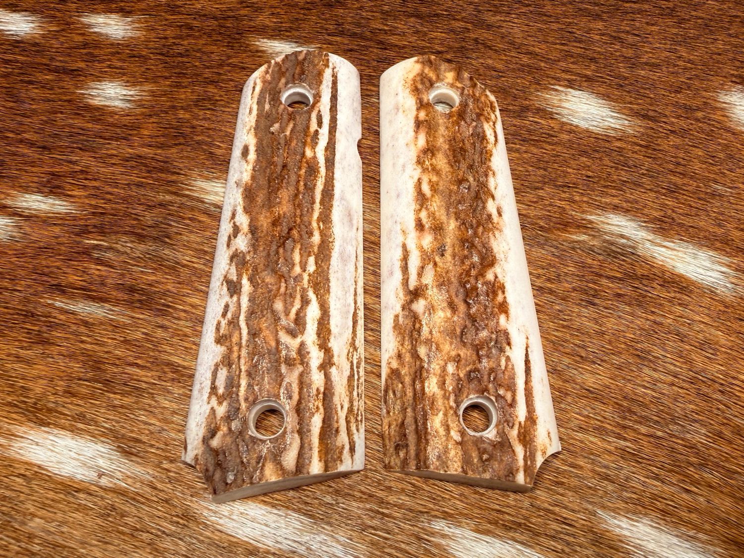 Traditional 1911 Stag Grips