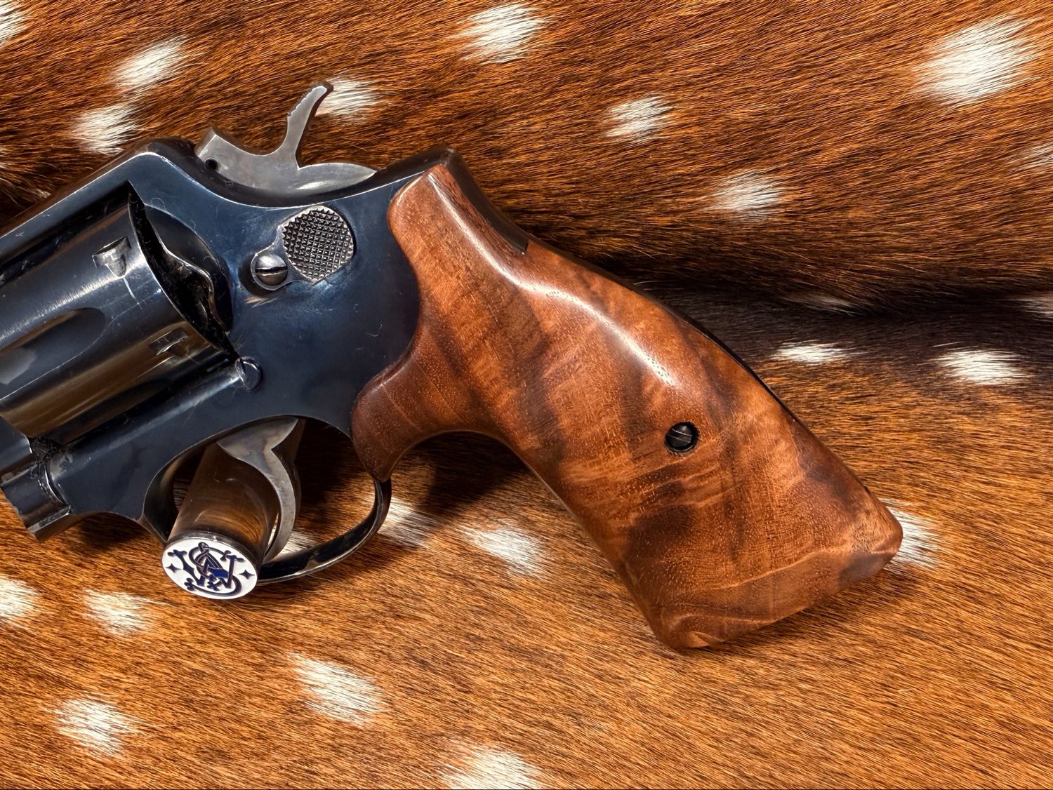 Smith & Wesson High Grade Walnut S&W Bear Hug Grips (SQUARE K/L FRAME)