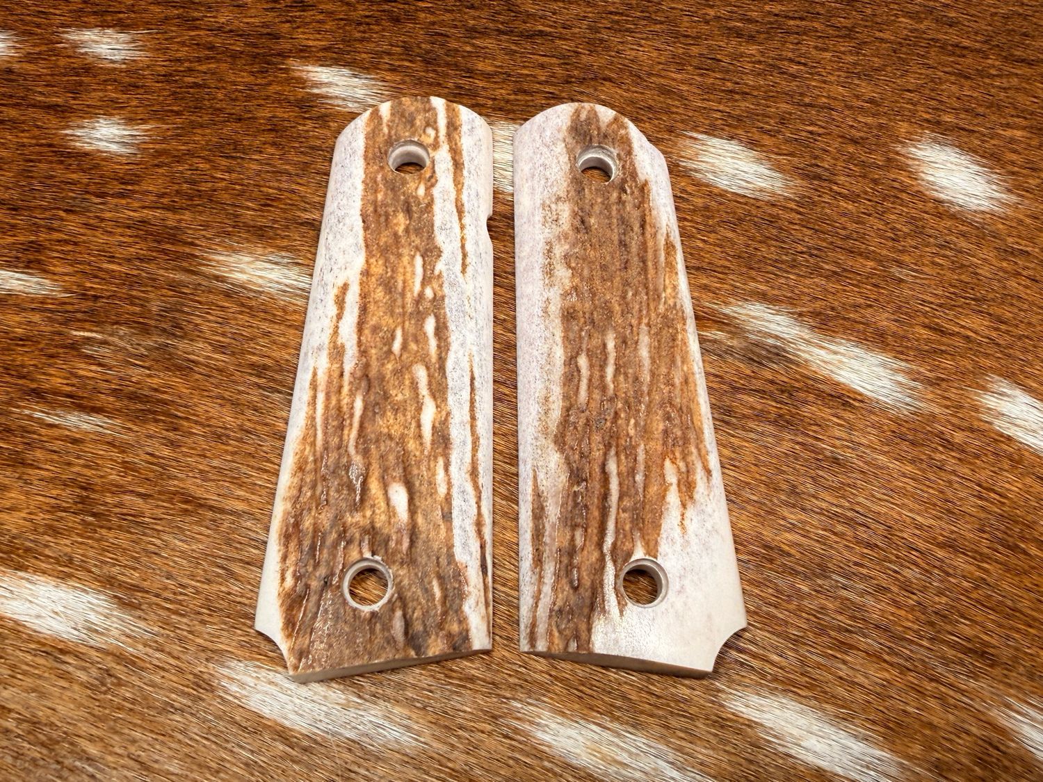 Traditional 1911 Stag Grips