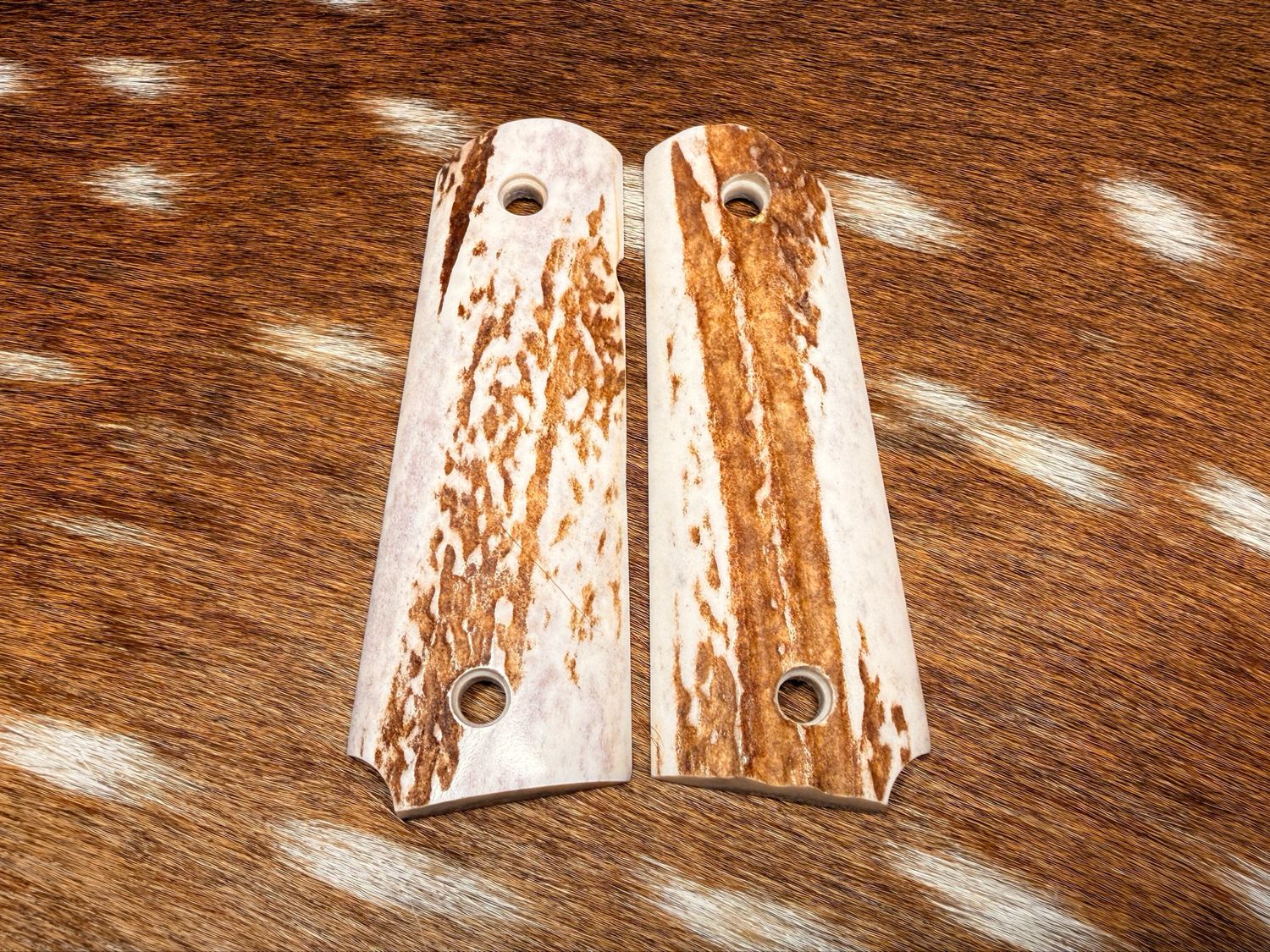 Traditional 1911 Stag Grips Traditional 1911 Stag Grips