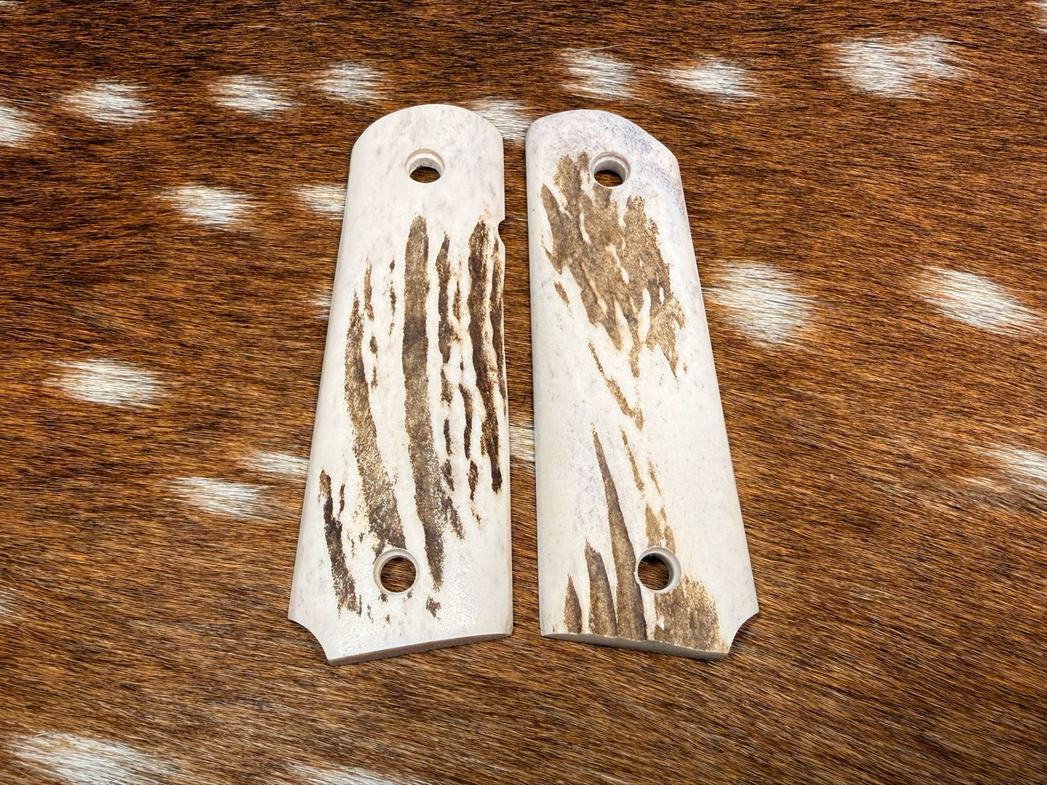 Traditional 1911 Stag Grips