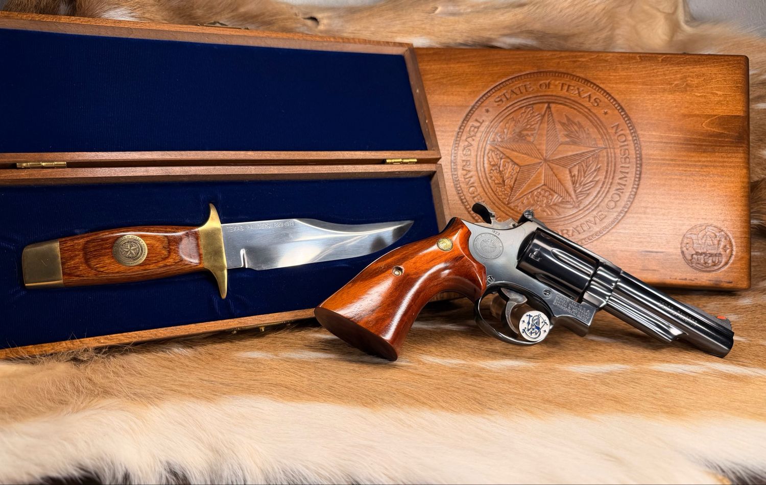 Smith & Wesson Model 19-3 Texas Ranger Commemorative Set with Knife