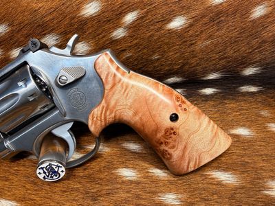 Smith & Wesson High Grade Hand Select Maple Wood S&W Bear Hug Grips (K/L ROUND FRAME)