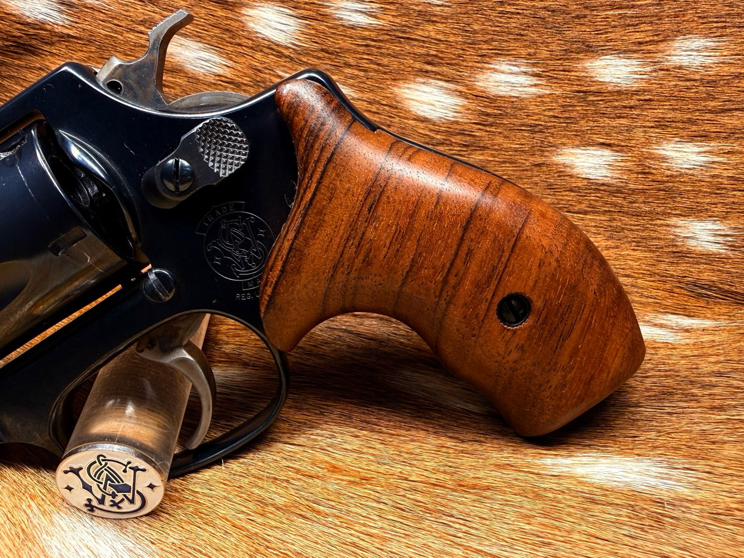 Smith & Wesson High Grade Hand Select Walnut Grips (J Frame Boot Grip Finger Groove) Smith & Wesson High Grade Hand Select Walnut Grips (J Frame Boot Grip Finger Groove)
