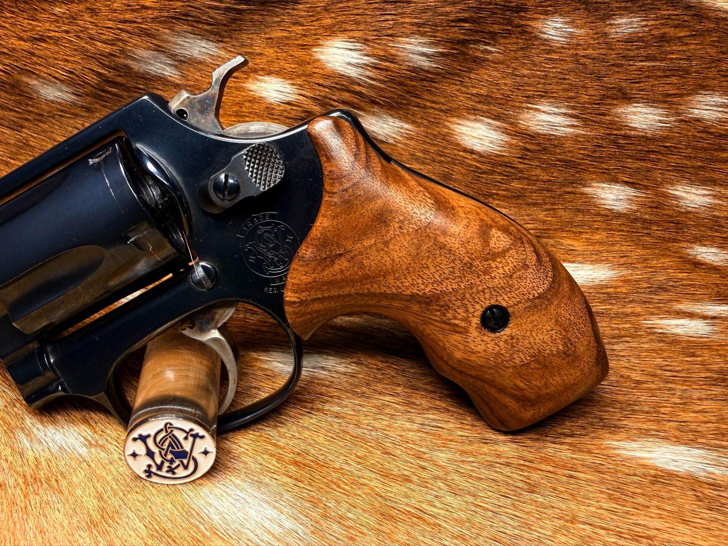 Smith & Wesson High Grade Hand Select Walnut Grips (J Frame Boot Grip Finger Groove) Smith & Wesson High Grade Hand Select Walnut Grips (J Frame Boot Grip Finger Groove)