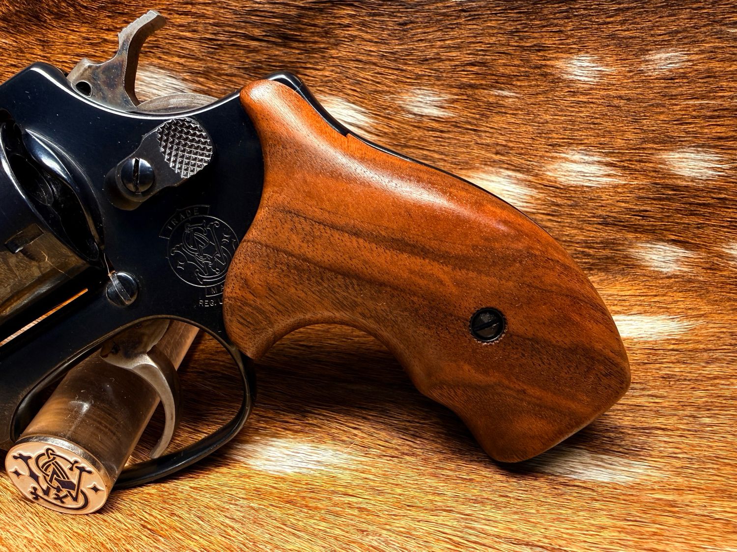 Smith & Wesson High Grade Hand Select Walnut Grips (J Frame Boot Grip Finger Groove)
