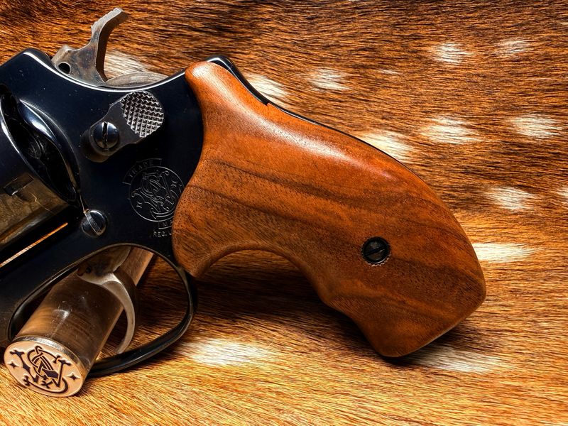Smith & Wesson High Grade Hand Select Walnut Grips (J Frame Boot Grip Finger Groove)