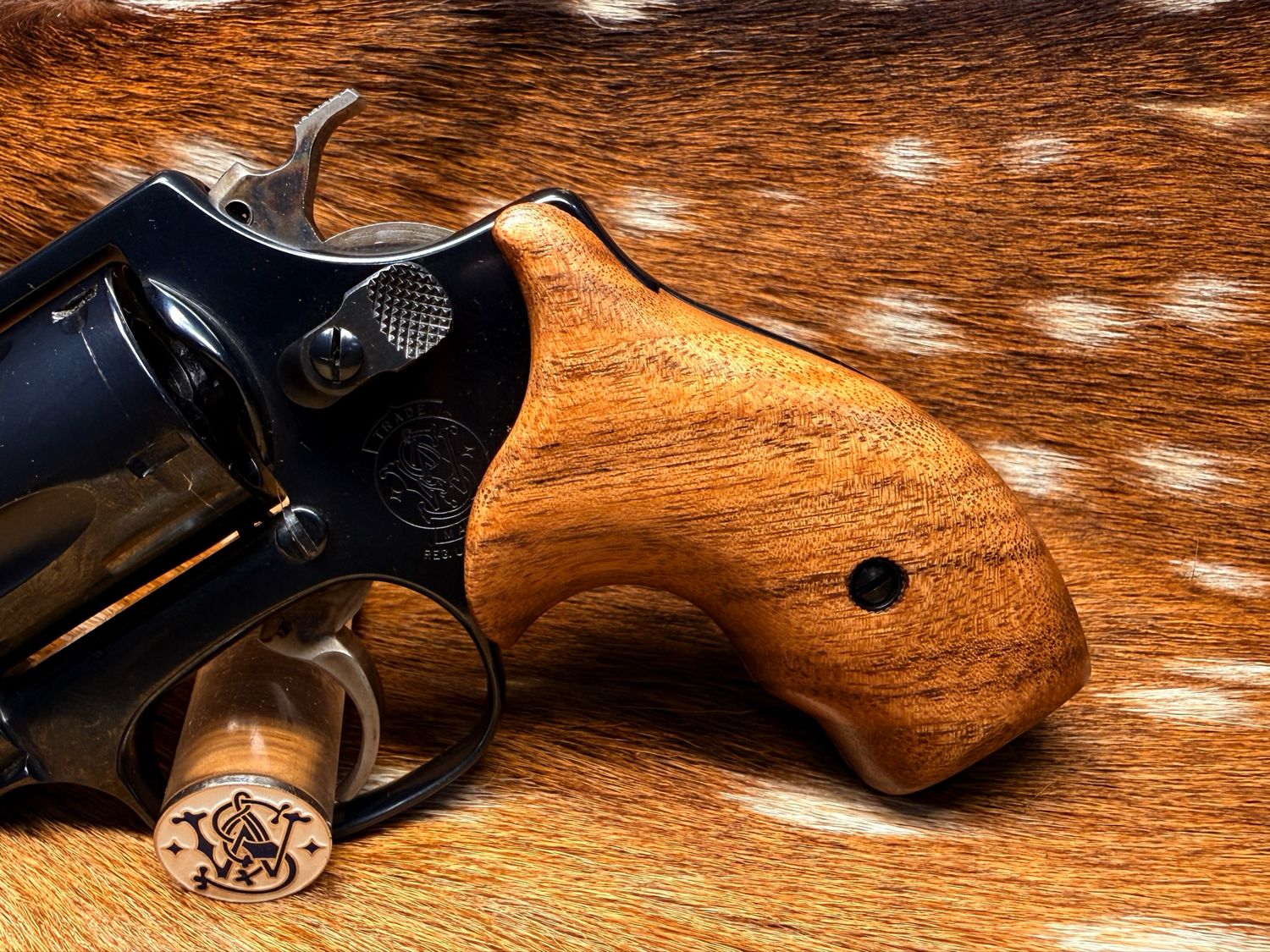 Smith & Wesson High Grade Hand Select Walnut Grips (J Frame Boot Grip Finger Groove)