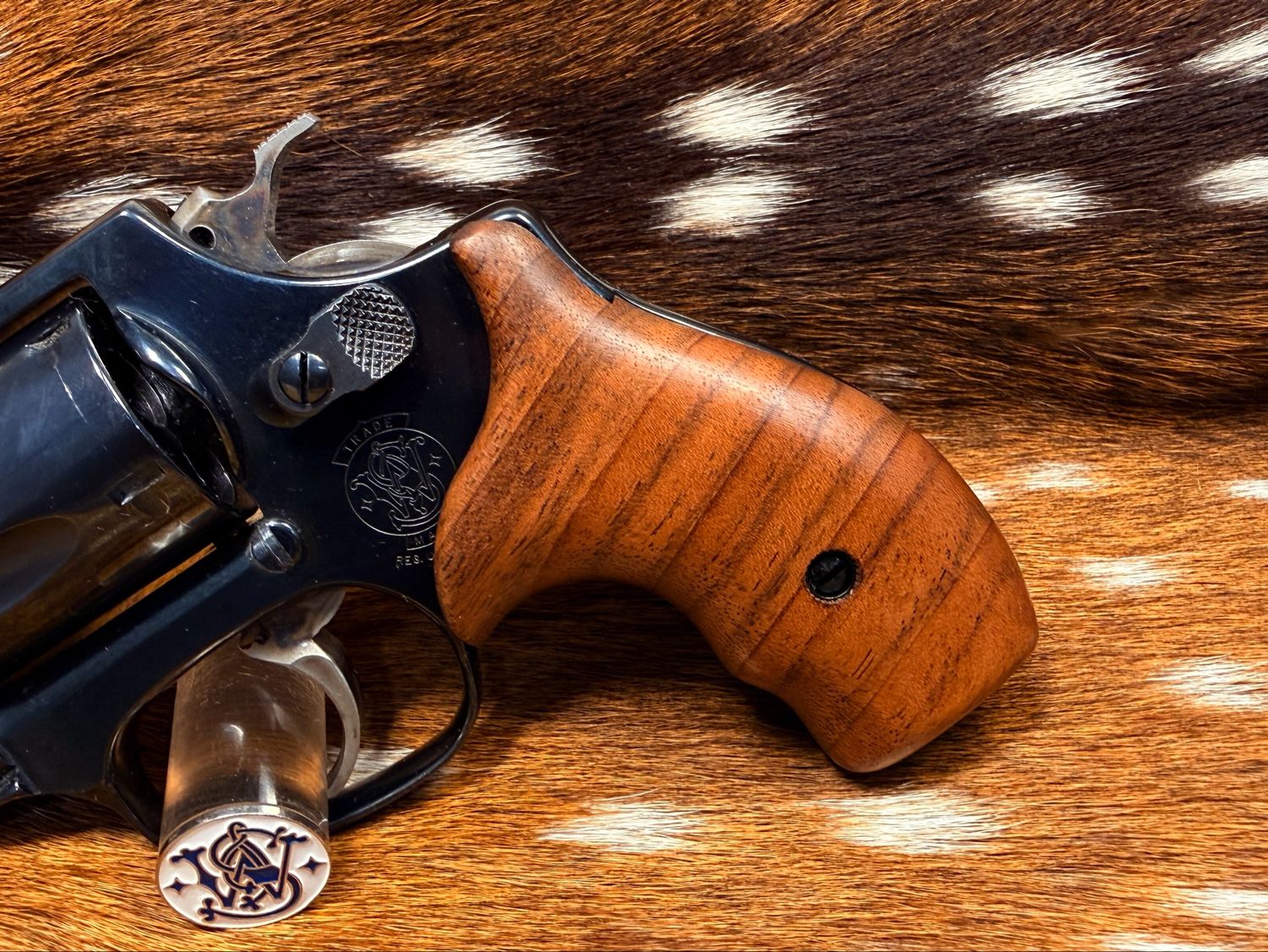 Smith & Wesson High Grade Hand Select Walnut Grips (J Frame Boot Grip Finger Groove) Smith & Wesson High Grade Hand Select Walnut Grips (J Frame Boot Grip Finger Groove)