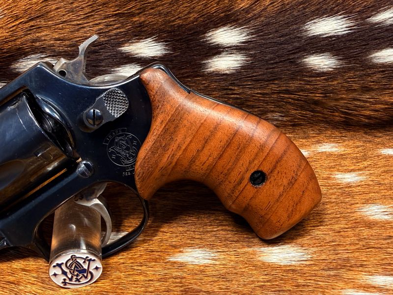Smith & Wesson High Grade Hand Select Walnut Grips (J Frame Boot Grip Finger Groove)