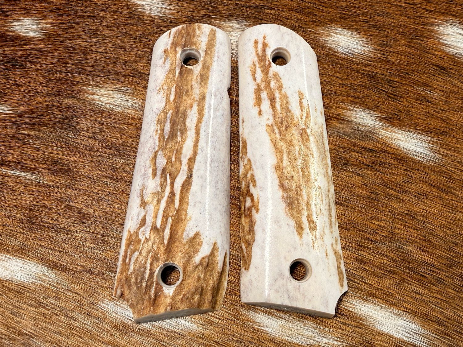 Traditional 1911 Stag Grips Traditional 1911 Stag Grips
