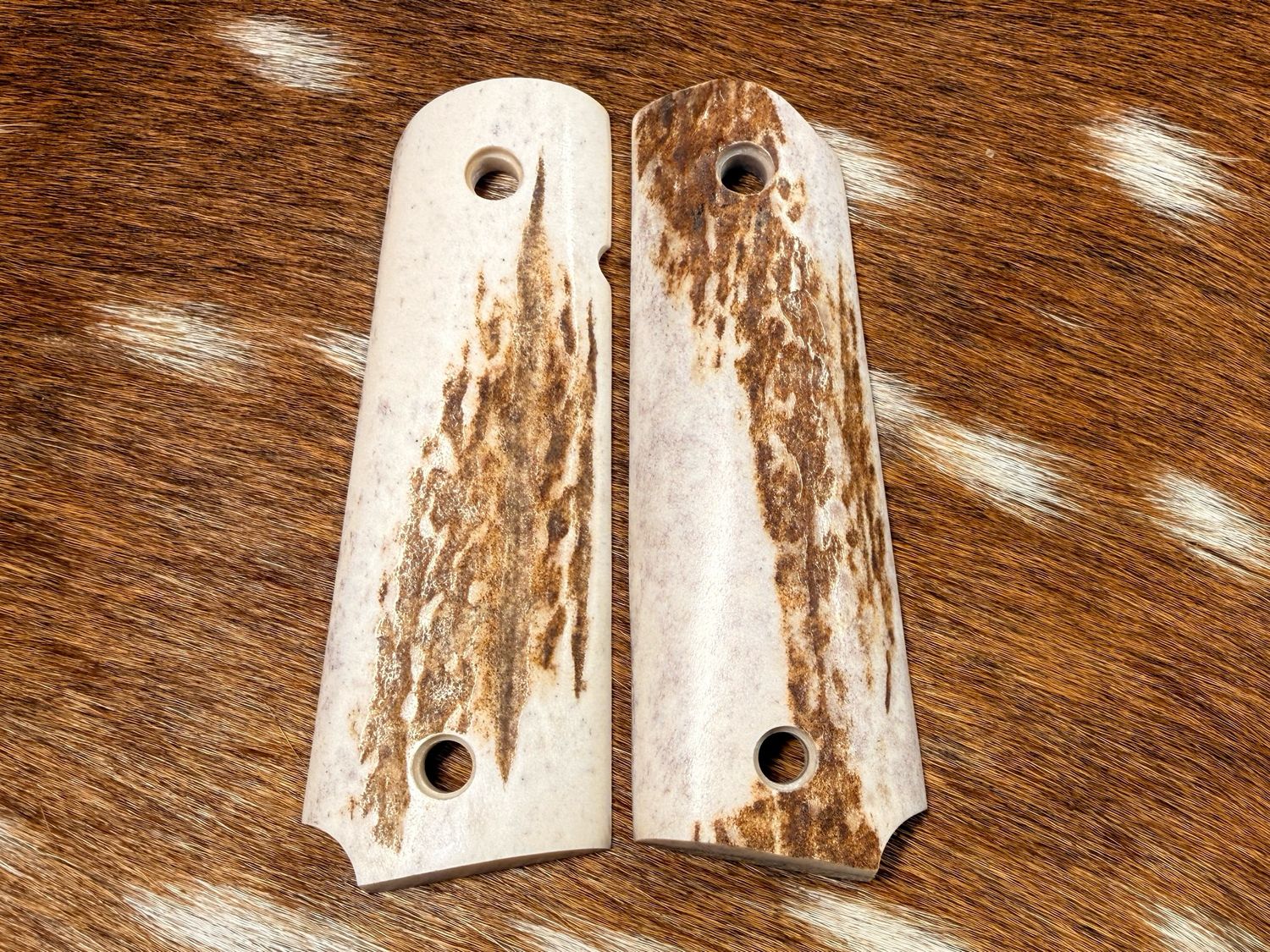 Traditional 1911 Stag Grips Traditional 1911 Stag Grips