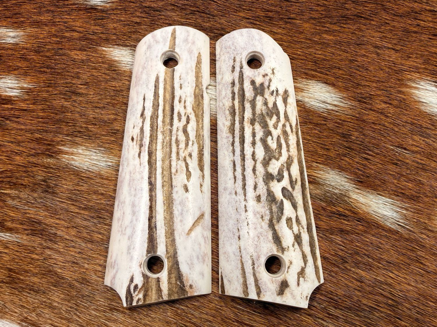 Traditional 1911 Stag Grips Traditional 1911 Stag Grips