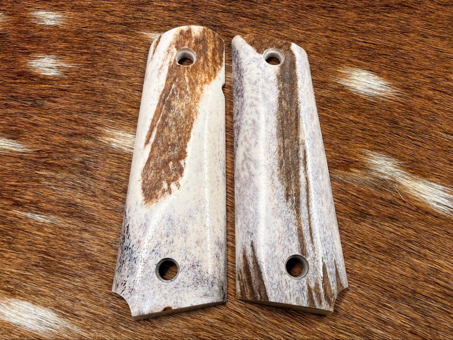 Traditional 1911 Stag Grips Traditional 1911 Stag Grips