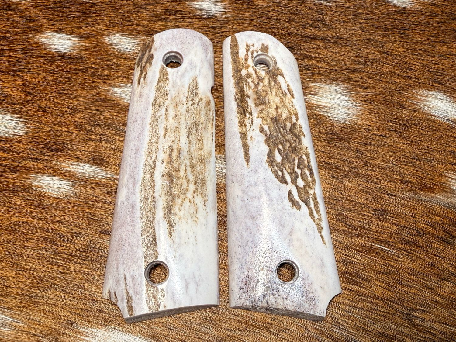 Traditional 1911 Stag Grips