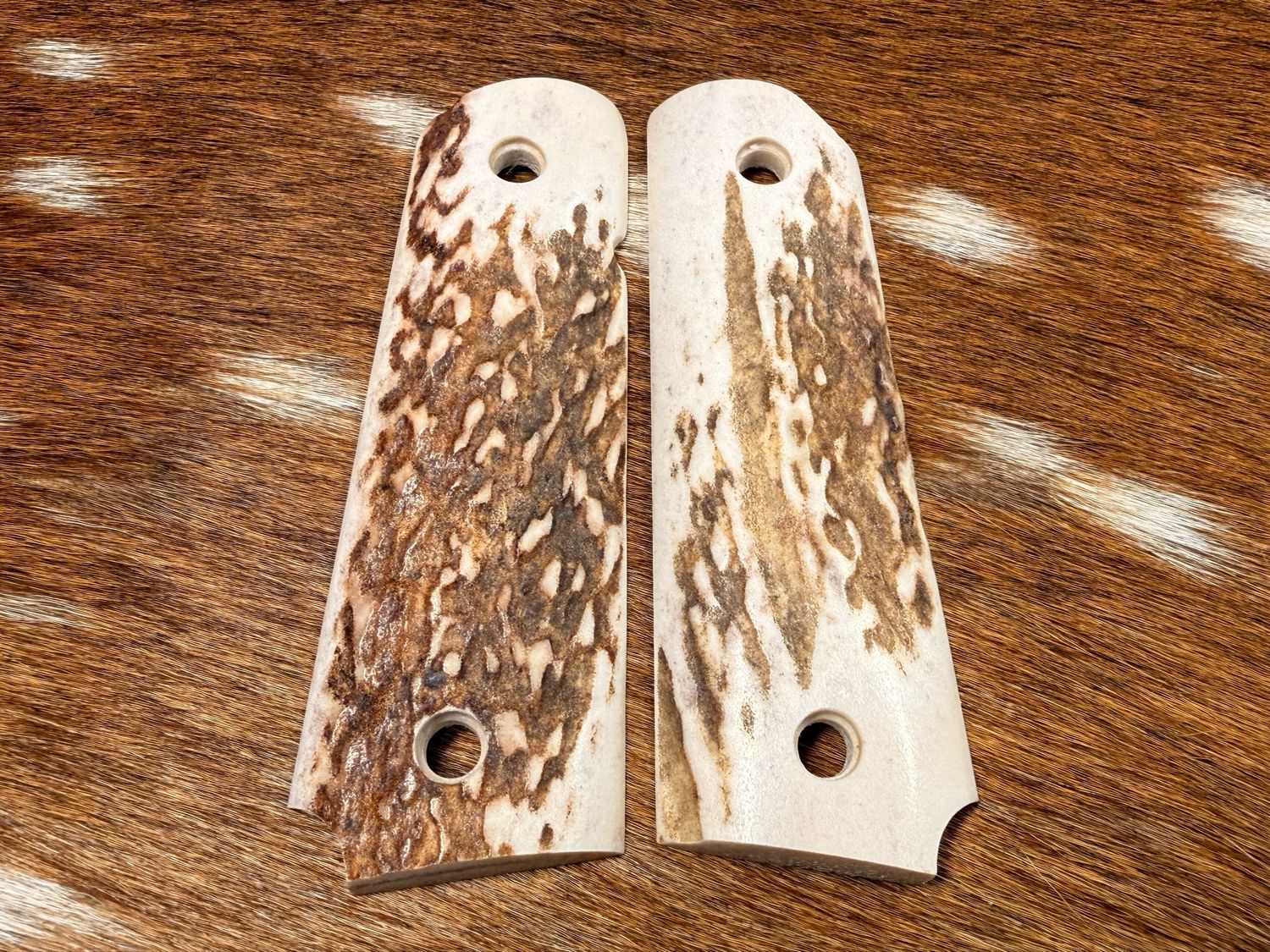 Traditional 1911 Stag Grips Traditional 1911 Stag Grips