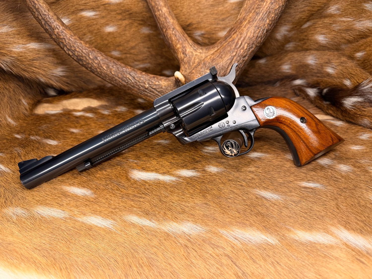 Old Model 3-Screw Ruger Flattop Blackhawk .44 Magnum Revolver Old Model 3-Screw Ruger Flattop Blackhawk .44 Magnum Revolver
