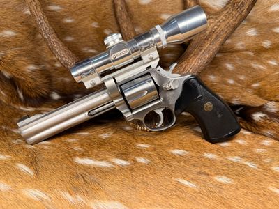Pre-Lock Smith & Wesson Model 686 No-Dash .357 Magnum with Scope Pre-Lock Smith & Wesson Model 686 No-Dash .357 Magnum with Scope