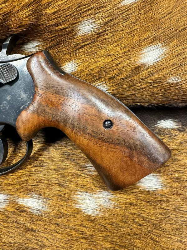 Smith & Wesson High Grade Hand Select Walnut S&W Bear Hug Grips (SQUARE K/L FRAME)