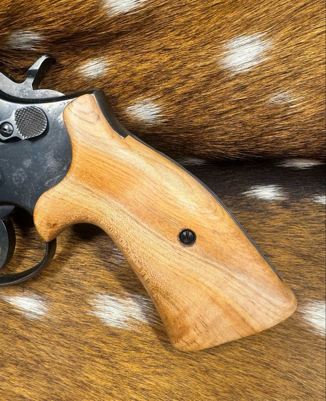Smith & Wesson High Grade Maple S&W Bear Hug Grips (SQUARE K/L FRAME)