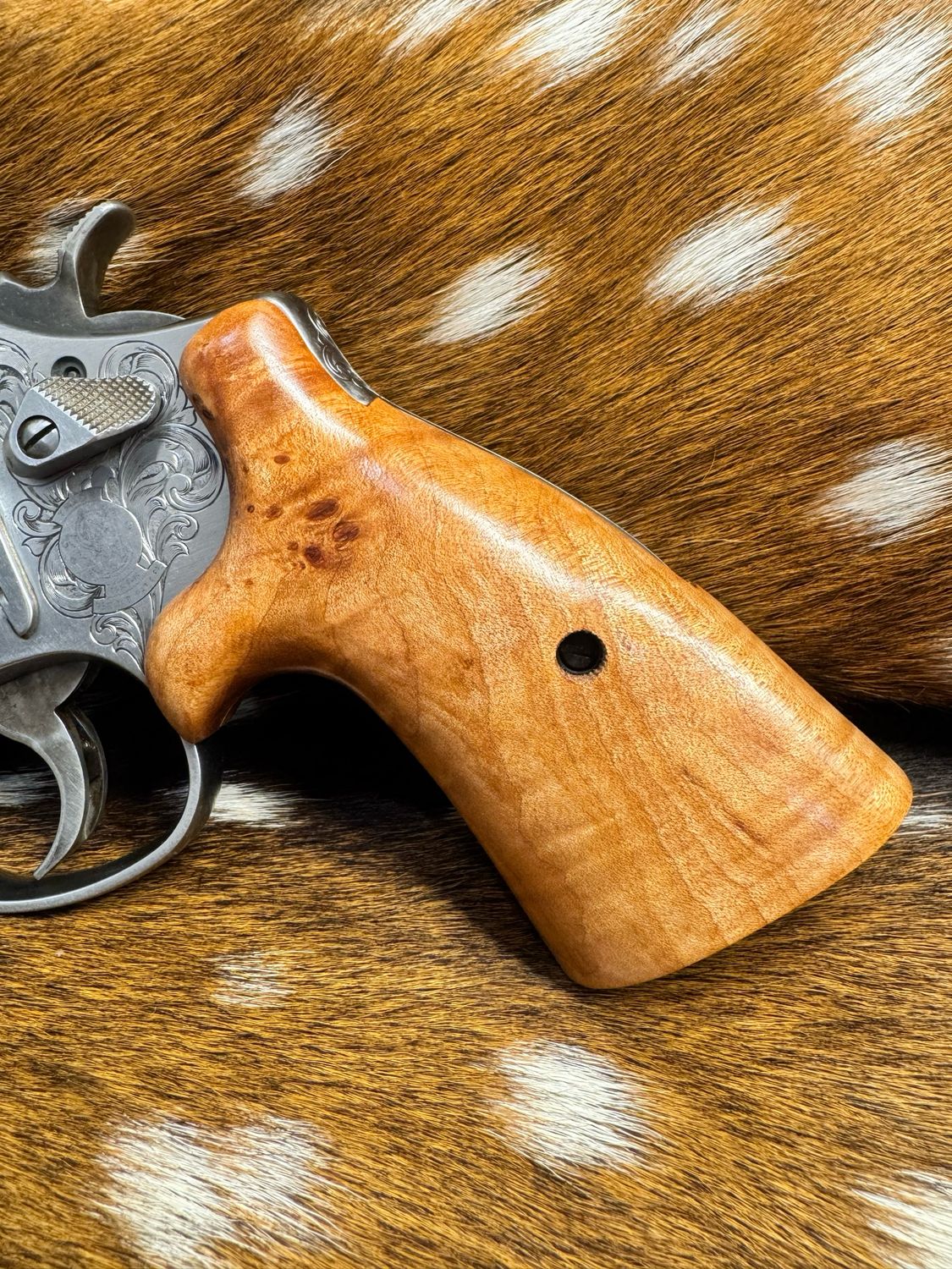 Smith & Wesson High Grade Hand Select Birdseye Maple S&W Bear Hug Grips (ROUND N FRAME)
